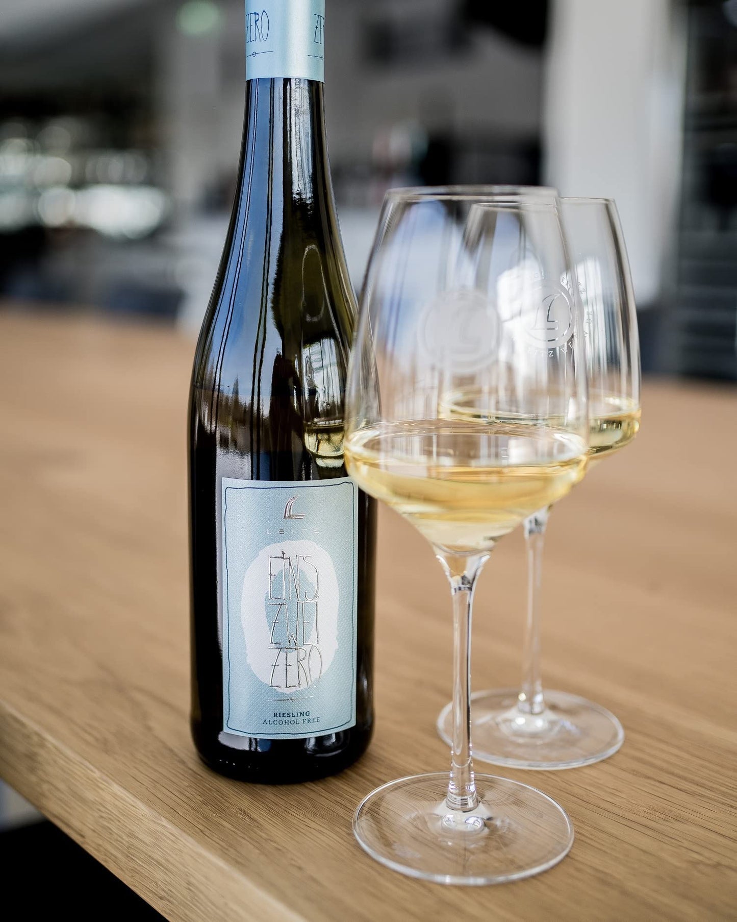 Leitz EINS-ZWEI-ZERO Riesling Alkoholfrei (3 x 0,75l) – Fruchtiger Weißwein ohne Alkohol vom Weingut Leitz im Rheingau